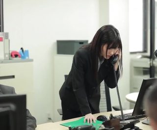 Dâng hiến cho trưởng phòng đụ để nhờ hắn giúp đỡ
