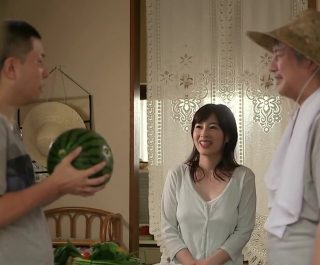 Bị vợ chú hàng xóm cưỡng dâm