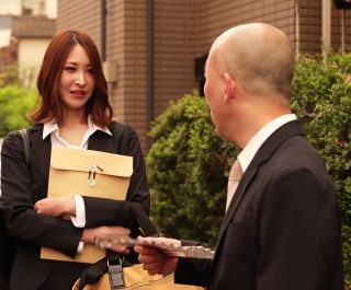 Đi công tác cùng gã sếp biến thái